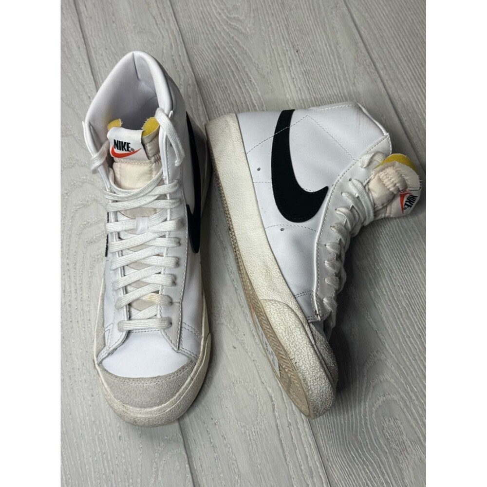 Nike Blazer Mid '77 Vintage, white leather, black Swoosh, vintage-styled midsole